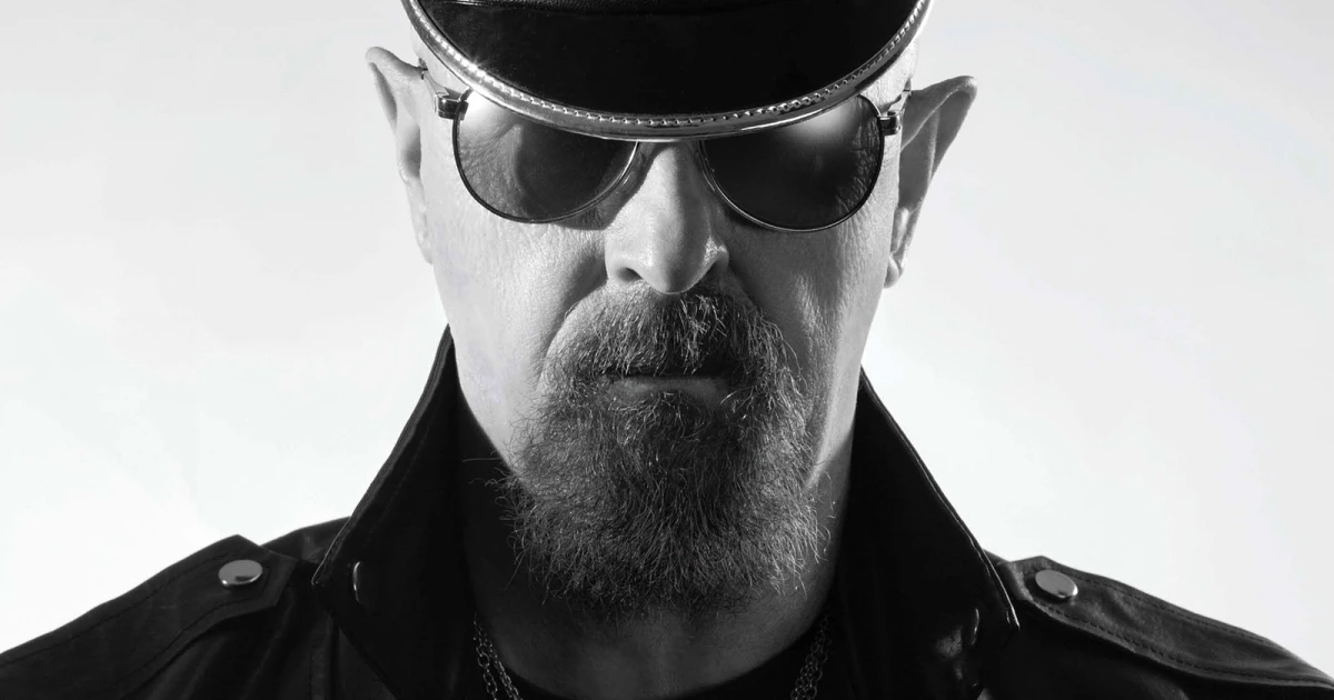 www.revolvermag.com