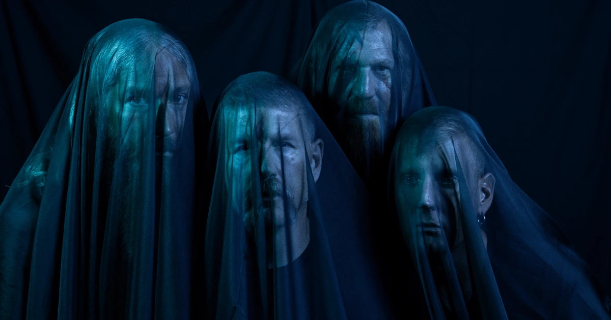 www.revolvermag.com