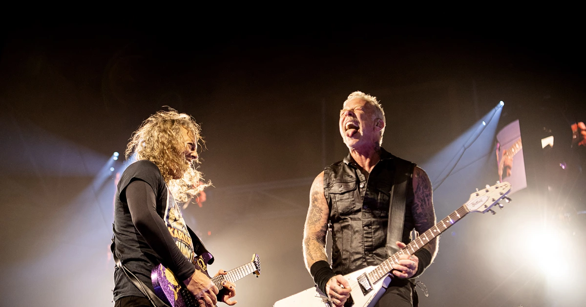 ライブ写真「2」 File:Slipknot performing live in the O2 Arena on December 21, 2024