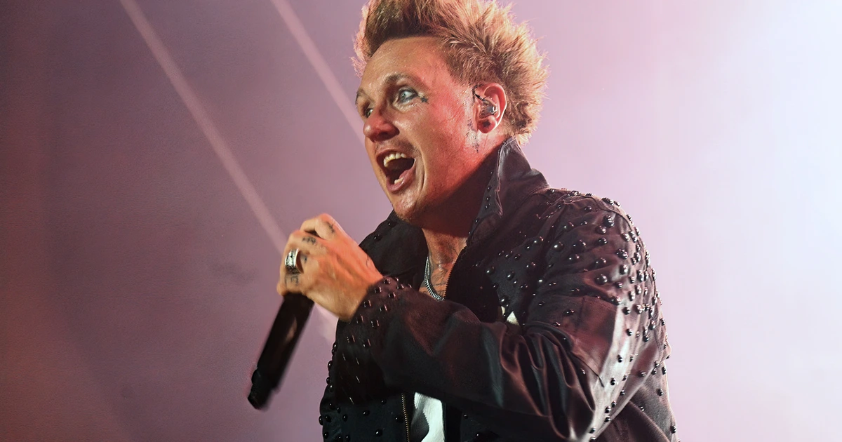 PAPA ROACH announce 