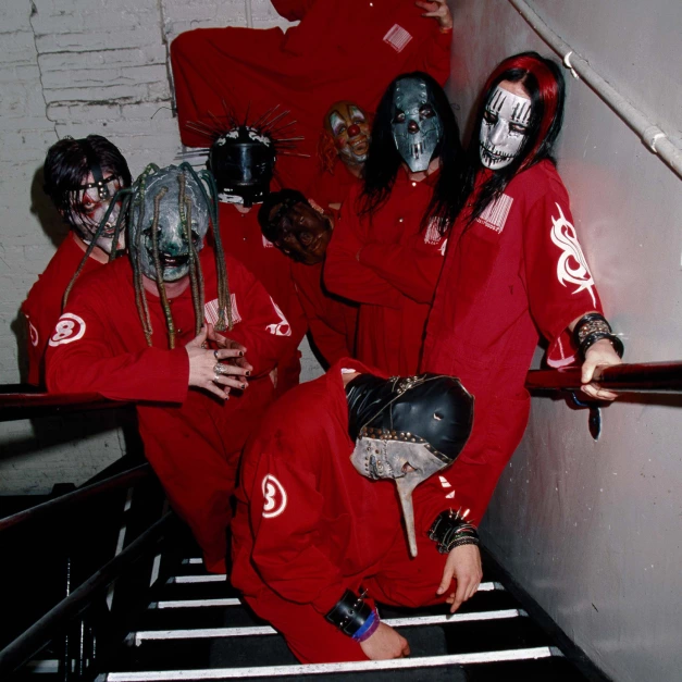 how to dress nu metal 11 Most Iconic Fashion Statements of Nu-Metal Stars