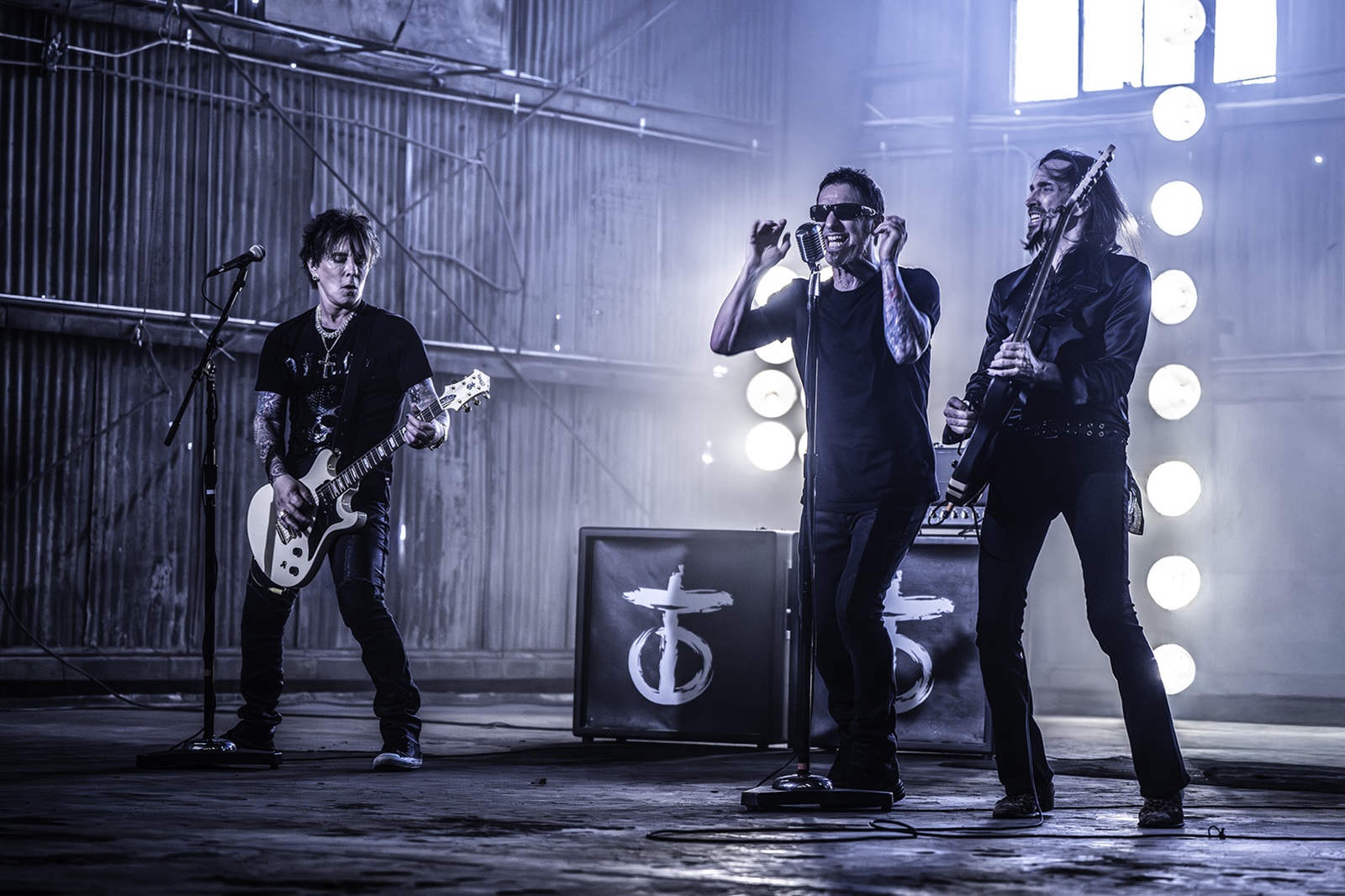 BILLY MORRISON talks “Becoming” video with GODSMACK’s SULLY ERNA, album collabs with DUFF MCKAGAN and more